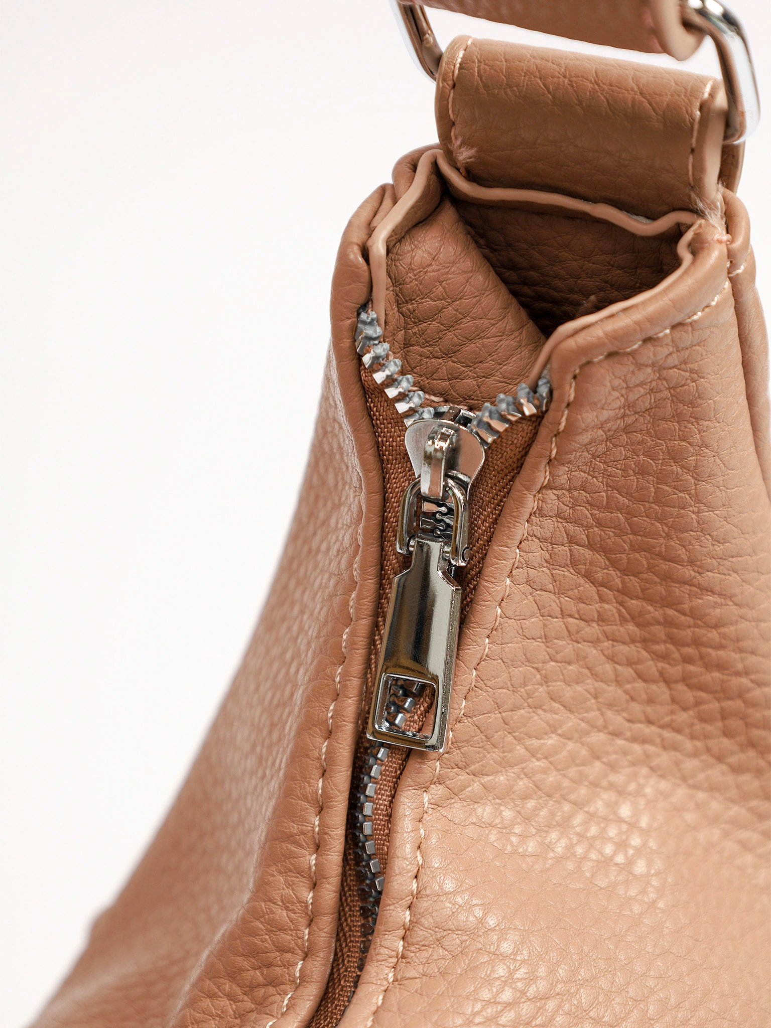 Сумка-шоппер  с декоративными плетеными ремешками по бокам в ассортименте